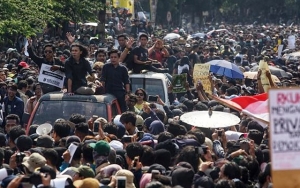 Waduh! Ada Pasien Positif COVID-19 yang Kabur dan Membaur Bersama Massa Demo UU Ciptaker