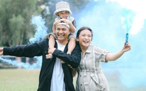 Foto Perdana Bayi Chelsea Olivia Tampan Bak Selebgram, Nastusha 'Kakak' Jago Gendong Bikin Gemes