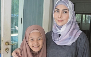 Fenita Arie Salut Sang Putri Berhijab Atas Kemauan Sendiri, Postingan Foto Kompak Ini Banjir Doa