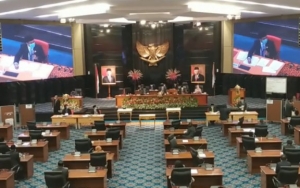 DPRD DKI 'Ngungsi' Rapat ke Puncak Demi Cegah Corona, Epidemiolog Heran
