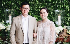 Aksi Jungkir Balik Shandy Aulia di Pantai Jadi Perbincangan, Suami Tampan Ikut 'Terseret' Kena Omel