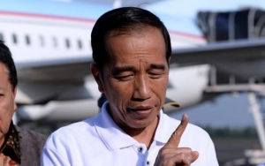 Jokowi Puji Lulusan Fakultas Tempatnya Menimba Ilmu: Iso Lan Gelem Kerjo