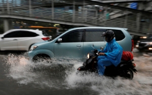 DPRD DKI 'Sentil' Pemprov Soal Banjir: Pembangunan Jalan Diutamakan, Drainase Diabaikan