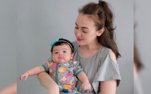 Rianti Cartwright Diperingatkan Netizen Usai Beri Minum Bayinya Lewat Botol, Punya Alasan Sendiri