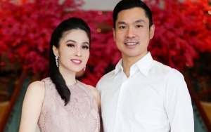 Dikenal Pemalu, Suami Sandra Dewi Pamer Otot Ala Hyun Bin Saat Ajari Putra Bungsu Berenang