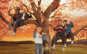 TXT Seru-seruan Dengan Imajinasi Mereka Dalam MV Comeback Bernuansa Disko 'Blue Hour'
