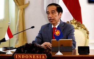 Jokowi Siapkan Strategi Komunikasi Untuk Program Vaksinasi COVID-19