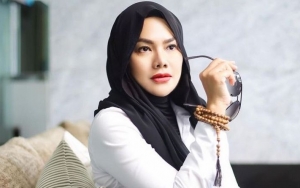 Sarita Sering Terima Uang dari Eks Suami Tanpa Izin Jennifer Dunn, Bukti Masih Sayang?