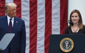 Amy Coney Barrett Hakim Agung Pilihan Trump Resmi Gantikan Ruth Bader Ginsburg