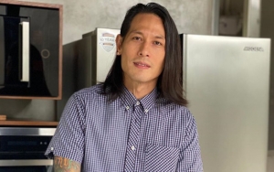 Gak Ada Takutnya, Chef Juna Santai Main Bareng Sampai Gendong Hewan Buas Ini