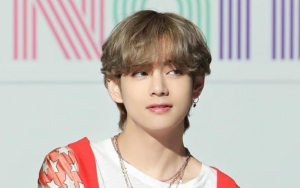 Tampan Paripurna, V BTS Tertekan Wajahnya Disorot Kamera Terlalu Dekat