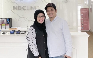 Sambil Liburan, Indra Bekti Bawa Istri Jalani Pengobatan Herbal Di Bandung