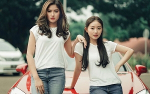 Biasa Seksi Glamor, Gaya Natasha Wilona Hujan-Hujanan Ala Ojek Motor Dibongkar Ochi Rosdiana