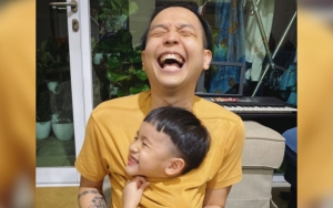 Ernest Prakasa 'Kesal' Saat Ngobrolin Ubi Bareng Sang Putra, Bukti Bakat Komedi Terwariskan?