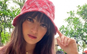 Nia Ramadhani Diejek Bodoh Gara-gara Sengaja Hapus Papan Tulis Pakai Baju Mahal