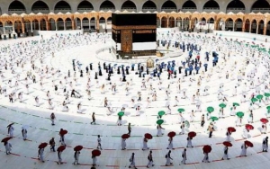 Jemaah Asal Indonesia Mulai Umrah Hari Ini Usai Jalani Karantina 3 Hari 