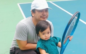 Alea Putri Raditya Dika Gemas Ajak Ngobrol Sang Adik, Ngomongin Apa?