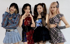 Aksi BLACKPINK Sentuh Bayi Panda Tuai Kecaman Warga Tiongkok