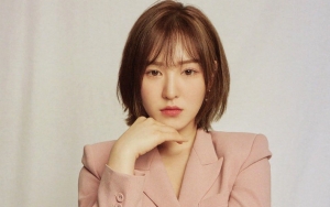 Wendy Red Velvet Tertangkap Kamera di Nikahan, Dipuji Cantik Banget
