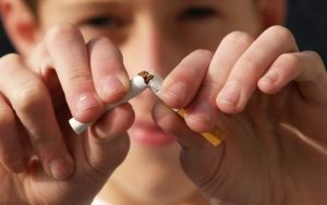 Orangtua Harus Tahu! Ini 7 Tips yang Bisa Anda Lakukan Untuk Menjauhkan Anak dari Rokok
