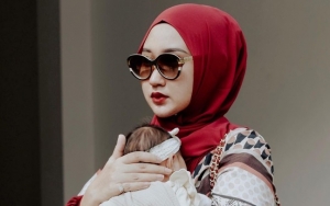 Dian Pelangi Diprotes Sering Gendong Bayi Rumi Hingga 'Bau Tangan', Raisa Sampai Ikut Angkat Bicara