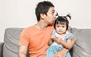 Pernah Ngaku Tak Suka Anak Kecil, Potret Raditya Dika Bahagia Bareng 2 Buah Hatinya Bikin Gemes