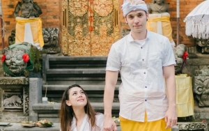 Stefan William Cium Celine Evangelista Peringati Anniversary, Hadiah Sederhana Romantis Ini Disorot