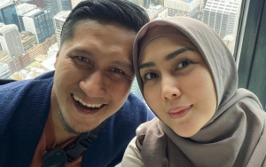15 Tahun Jauh dari Gosip, Arie Untung Suami Fenita Mendadak Kenalkan 'Istri Muda'