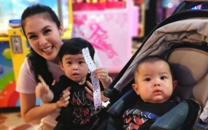 Putra Sulung Sandra Dewi Jangkung Ala Oppa Korea, Sang Adik Uwu Jalan Tanpa Tujuan di Taman Rumput