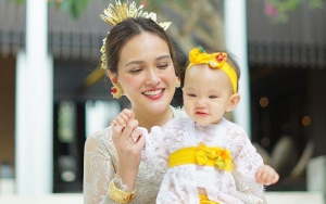 Tolak Dipegangi, Putri Shandy Aulia Berdiri Lama 'Rayakan' Usia 9 Bulan Bikin Gemes Deg-Degan 