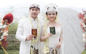 Jenita Janet Curhat Pengalaman Malam Pertama dengan Suami, Rasakan Sensasi Berbeda