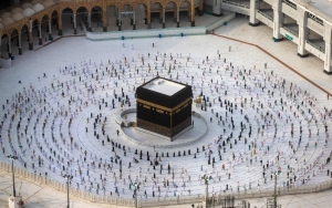 Arab Saudi Setop Umrah Untuk WNA Usai Temuan Jemaah Positif COVID-19