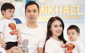 'Raja' Brand Ambassador, Putra Sandra Dewi Pakai Batik-Main Perosotan Fix Tampan Ala Sehun EXO