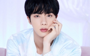 Jin BTS Duduk Tegap Saat Main Game, Ternyata Hasil Didikan Ketat Ibunda