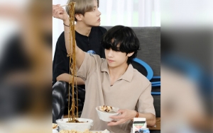 Reaksi V BTS Lihat Makanan Favorit Kelewat Uwu, Netizen Rebutan Pengin Culik