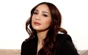 Nagita Sandal Jepitan dan Pakai Celana Pasar Kaget di Pemotretan, Harganya Relate?