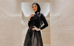 Penampakan Kaki Olla Ramlan di Foto Terbaru Bikin Salfok, Netter Sampai Nangis