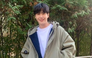 Asia Artist Awards 2020: Kim Seon Ho Pamer Piala, Visual Ganteng Bikin Histeris