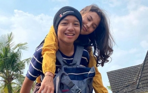 Saskia Cantik Ala Selena Gomez, Kiesha 'Oppa Korea' Ajak Pasha-Okie Serbu IG 'Calon Mantu'