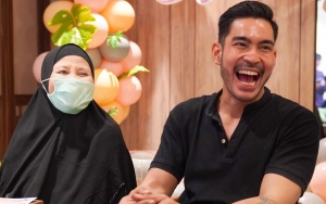 Sang Ibu Tak Doyan Makan, Robby Purba Suapi dengan Telaten Dipuji Iis Dahlia