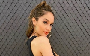 Cinta Laura Pose Seksi di Bathub Sambil Pegang Gelas Wine, Tuai Pujian Selangit