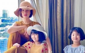 Astrid Tiar Punya 2 Anak Perempuan Dengan Sifat Berbeda, Ada yang Mau Jadi Kopassus