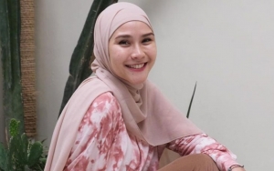 Zaskia Adya Mecca Beber Kisah Kocak Ketika Sang Ayah Salah Cat Warna Rambut: Merah Alay Gitu!