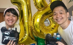 Biasa Cuek, Ernest Prakasa Terusik Komentar yang Sebut Sang Istri Gak Cantik Lagi
