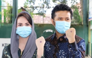 Arumi Bachsin Dan Suami Rela Pulang Ke Trenggalek Demi Bisa Nyoblos