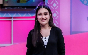 Ayu Ting Ting Ternyata Ikut Nyoblos Paslon Pilihan Ayahnya
