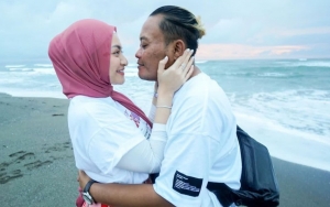 Sule Rayakan Ultah Nathalie Holscher Bareng Keluarga Besar, Netizen: Kok Rizky Febian Gak Diundang?