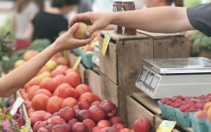 Pemerintah Petakan Kelompok Prioritas Vaksin, Pedagang Pasar Bisa Dapat Gratis?