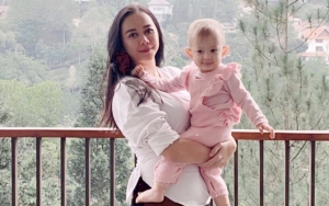 Selain Gugat Cerai, Aura Kasih Juga Tuntut Hak Asuh Anak