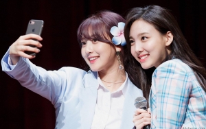 Begini Reaksi Keren Nayeon TWICE Dibilang Jihyo Tak Secantik Barbie